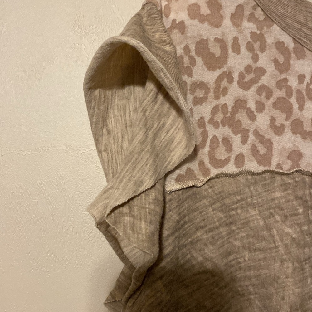 🍂🍁Leopard Print Beige Women's Top - Picture 4 of 4